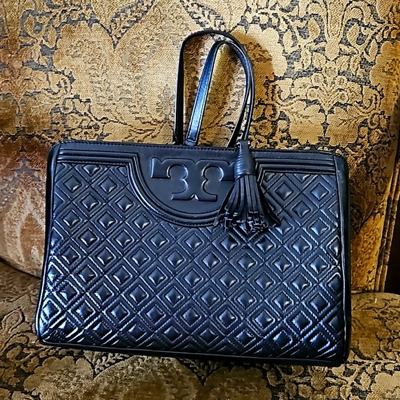 Tory Burch Handbags - Tory Burch, leather, spacious authentic.Normal were.